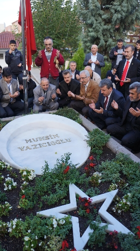 BBP lideri, bayram namazını Tacettin Dergahı'nda kıldı