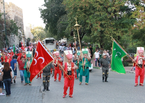 BBP'den şehitler için mehterli yürüyüş