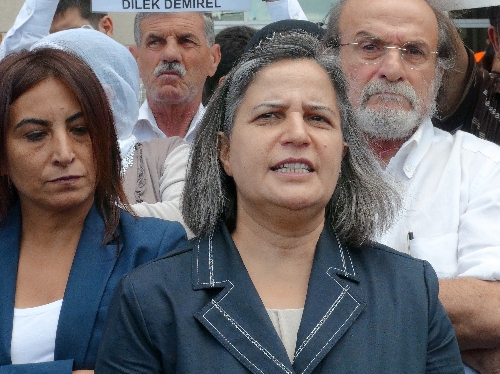 BDP ve CHP'li milletvekillerinden KCK sanıklarına destek