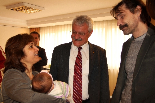 Behzat Ç., kadın sığınma evine 5 bin TL bağış yaptı