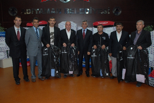 Belediye Amatör Spor Kulüpleri'ne malzeme yardımında bulundu