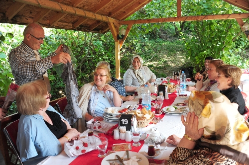 Belediye Başkanı Yılmaz'dan hanımlara 'Gün' sürprizi