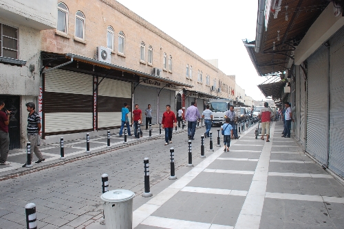 Belediye'nin güzergah değişikliği esnafa kepenk kapattırdı
