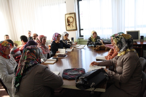 'Benimle bir kitap okur musun ailem' projesiyle veliler kitap okuyor