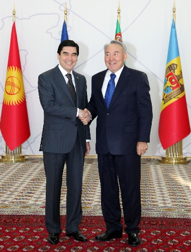 Berdimuhamedov'dan Nazarbayev'e taziye