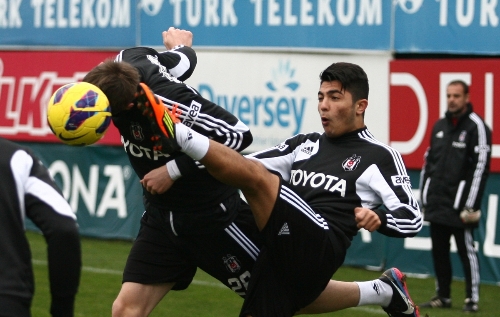 Beşiktaş derbi maçın hazırlıkları tamamlayarak kampa girdi