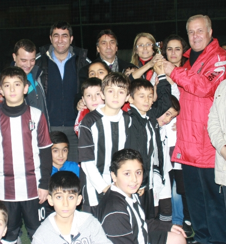 Beşiktaş yöneticisi Seyit Ateş ve ekibi Kartal Kupası'nı izledi