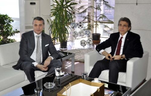Beşiktaş yönetiminden taraftara meşale uyarısı
