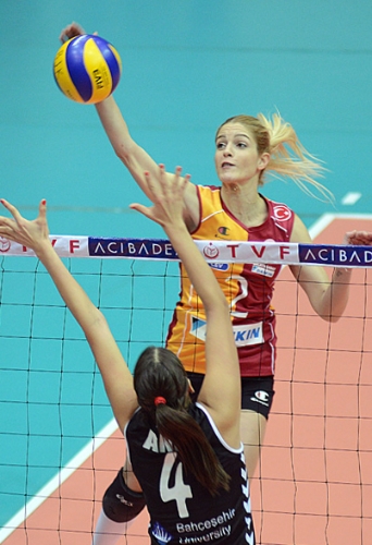 Beşiktaş'ı 3 - 0 yenen Galatasaray Daikin puanını 21'e çıkardı