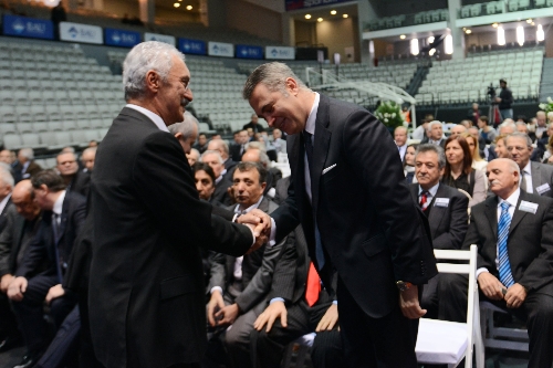 Beşiktaş'ta 25 ve 50 yılını dolduran üyeler mazbatalarını aldılar