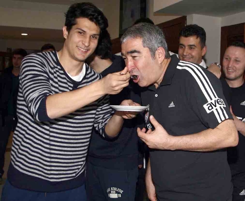 Beşiktaş'ta Necip Uysal'a sürpriz doğum günü