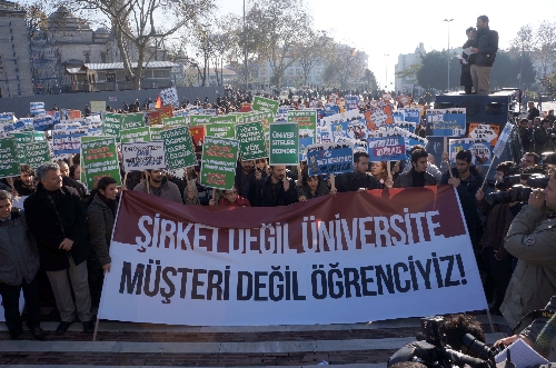 Beyazıt Meydanı'nda YÖK protestosu