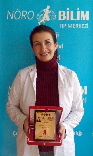 Beyindeki ağrıyı azaltan doktor Türkiye birincisi oldu