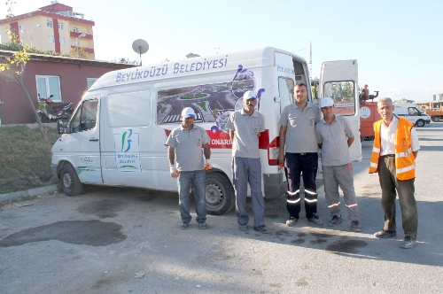 Beylikdüzü'nde acil yol bakım ve onarım aracı iş başında