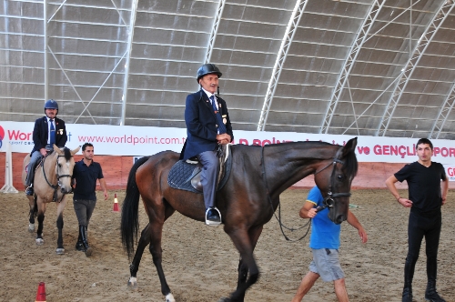 Beylikdüzü'nde yaşayan gaziler at bindi
