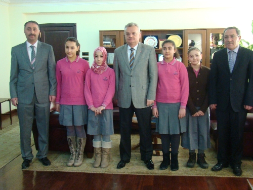 Bilim Temelleri Yarışması'nda derece yapan öğrenciler ödüllendirildi