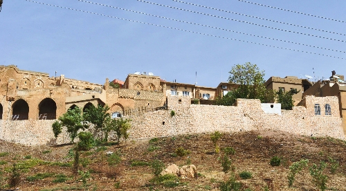 Bin yıllık, tarihi Mardin surları restore edildi
