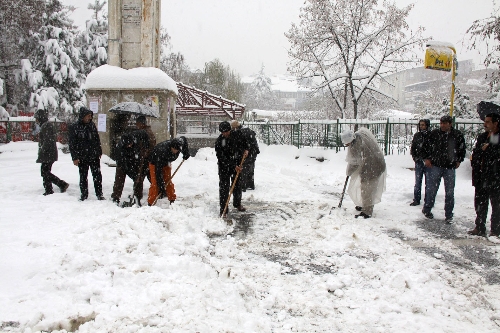 Bingöl'de 319 köy yolu ulaşıma kapandı