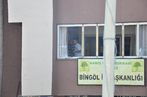 Bingöl'de BDP binasına saldırı