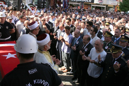 Bingöl'de şehit olan polis memuru Ümit Yıldırım, son yolculuğuna uğurlandı