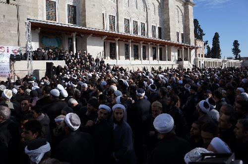 Binlerce kişi Suriye için el açıp, dua etti