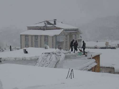 Bitlis'te 200 köy yolu ulaşıma kapandı