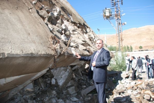 Bitlis'te kentsel dönüşüm 200 dairenin yıkımıyla başladı