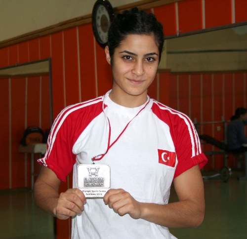 Boksta Avrupa ikincisi olan Elif Nur, İzmir Emniyeti'nin gururu