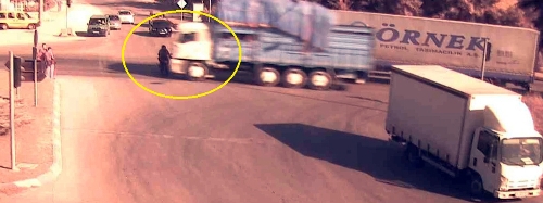 Bolu'daki trafik kazaları mobese kameralarına yansıdı