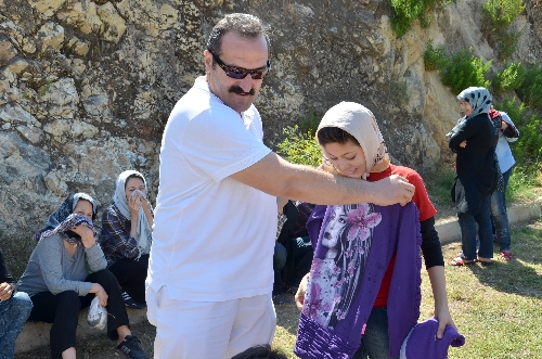 BOSİAD kaçak çocuklara giyecek yardımı yaptı