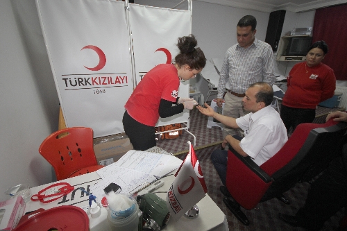 Burç'ta Kızılay'a kan bağışı