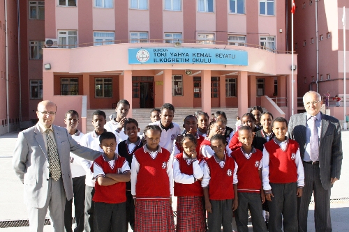 Burdur'daki Somalililer yaşıtlarıyla aynı okulda eğitim alıyor