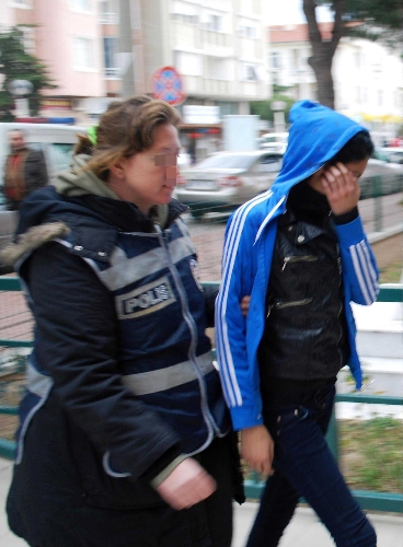 Burhaniye'de piyasaya sahte para sürenler yakalandı