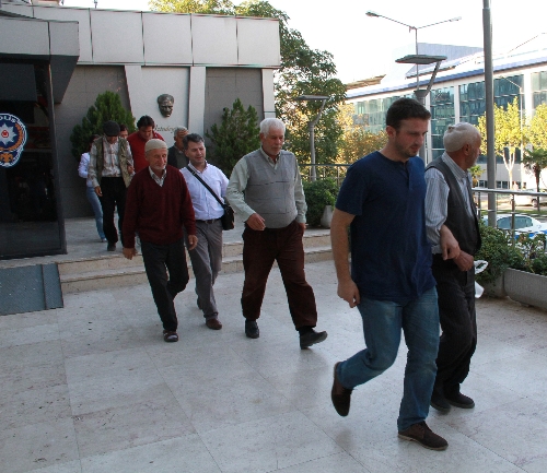 Bursa SGK'da sahte emeklilik zanlılarının parmak izi alındı