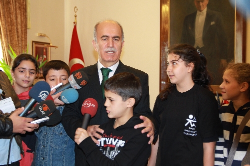 Bursa Valisi Harput, İlker Kaya'nın vefatı nedeniyle 'sağduyu' çağrısı yaptı