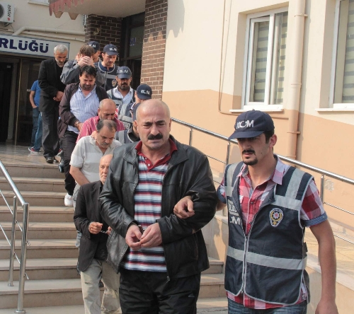 Bursa'daki tefeci çetesi operasyonunda 4 kişi tutuklandı (2)