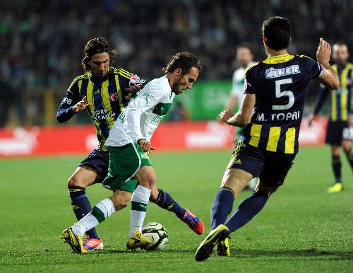 Bursaspor: 0 - Fenerbahçe: 1 (İlk yarı)