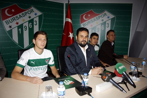 Bursaspor genç oyuncularıyla 5 yıllık sözleşme imzaladı
