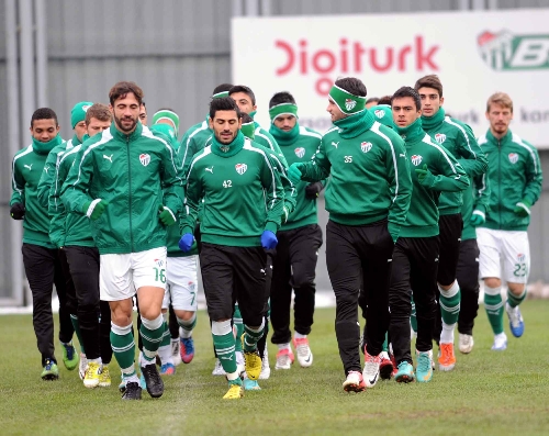 Bursaspor, gidecek ve gelecek oyuncuları bugün belirleyecek