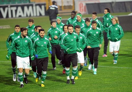 Bursaspor yağmur altında çalıştı