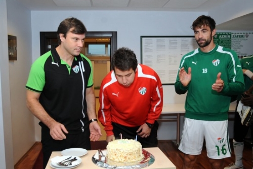 Bursaspor'da Özhan Pulat'a sürpriz doğum günü