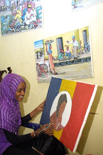 Çadlı kadın ressam: Saklı duygularımı resme yansıtıyorum (Özel)