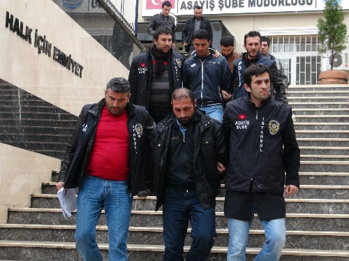 Çaldıkları TIR'ı bir günde yok etmişler
