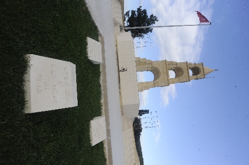 Çanakkale'de Mekkeli, Kudüslü ve Ciddeli şehitler yan yana yatıyor