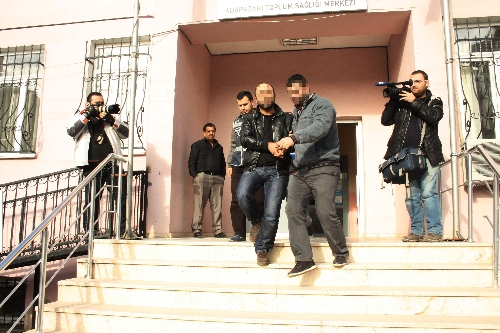 Çarptığı araçla iki polisi yaralayan uyuşturucu satıcısı adliyede