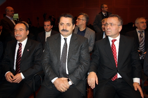 Çelik: 49 gazetecinin tutuklu olması medya üzerinde baskı olarak algılanmamalı