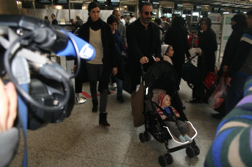 Cem Yılmaz, eşi ve çocuğuyla tatile gitti