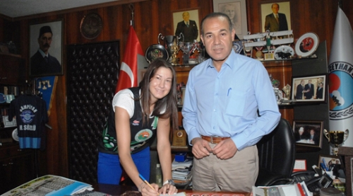 Ceyhan Belediyesi, Jelena Ivezic'le anlaştı