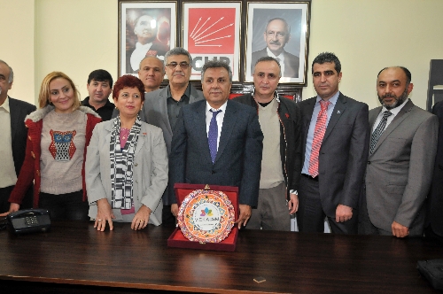 CHP Mersin İl Başkanı Faruk Akar'a hoşgörü plaketi