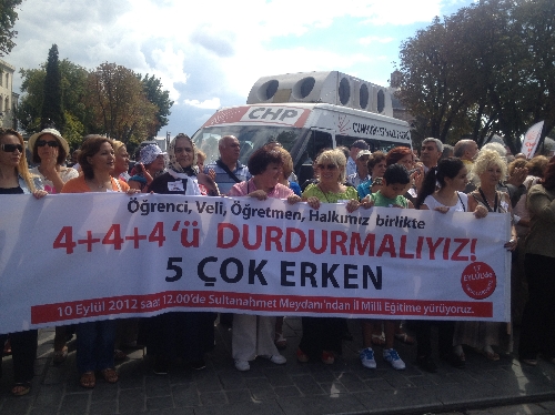 CHP, yeni eğitim sistemini protesto etti